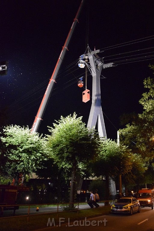 Koelner Seilbahn Gondel blieb haengen Koeln Linksrheinisch P884.JPG - Miklos Laubert